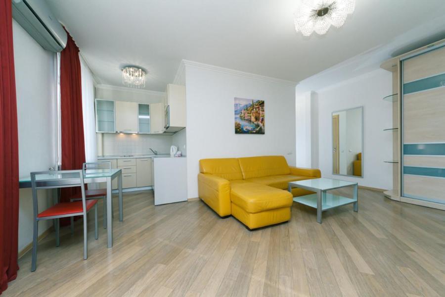 Apartment Househome Kyiv