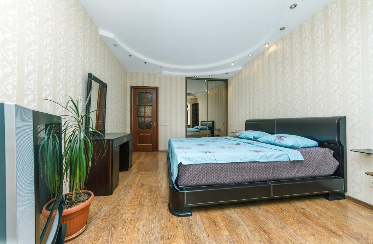Apartment Househome Kyiv